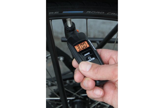 SKS Reifendruckmesser Airchecker Kunst stoff AV SV Digital Drehbarer... Duokopf sz