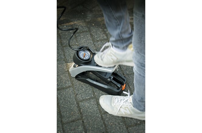 SKS Fusstretpumpe Airstep Alu/Kunststoff Multi Valve mit... Manometer schwarz-silber