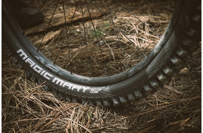 Schwalbe Pneu Magic Mary 29x2.40 SuperGravity Addix UltraSoft... TL-Easy black