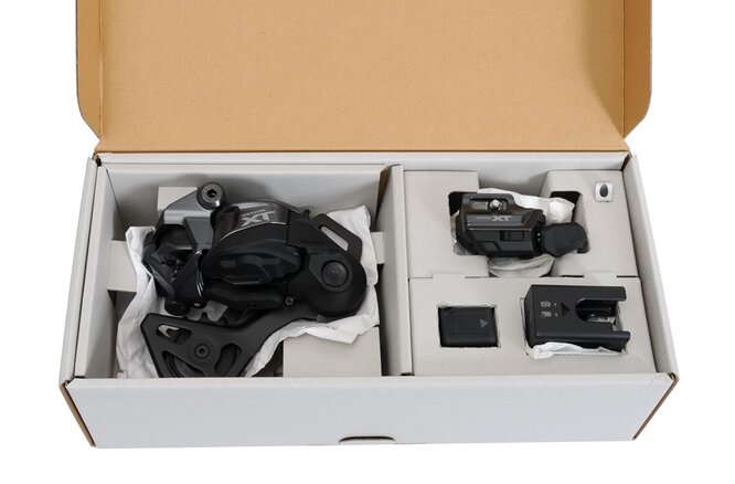 Shimano XT Di2 Upgrade Kit, Set mit RD-M8250-... GS/SW-M8250-IR/BT-DN320/EC-DN100/SM-CN910-12 Box